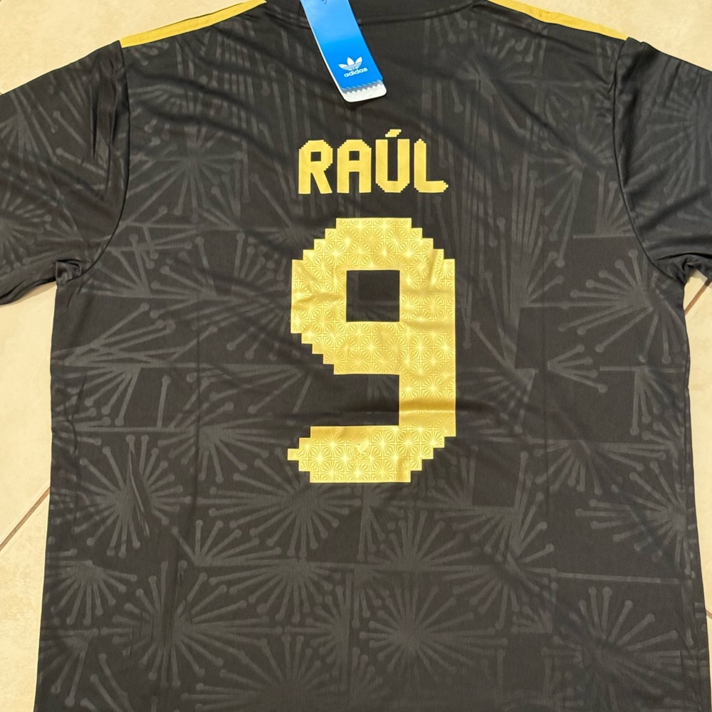 Adidas Men's Black and Gold Graphic Shirt